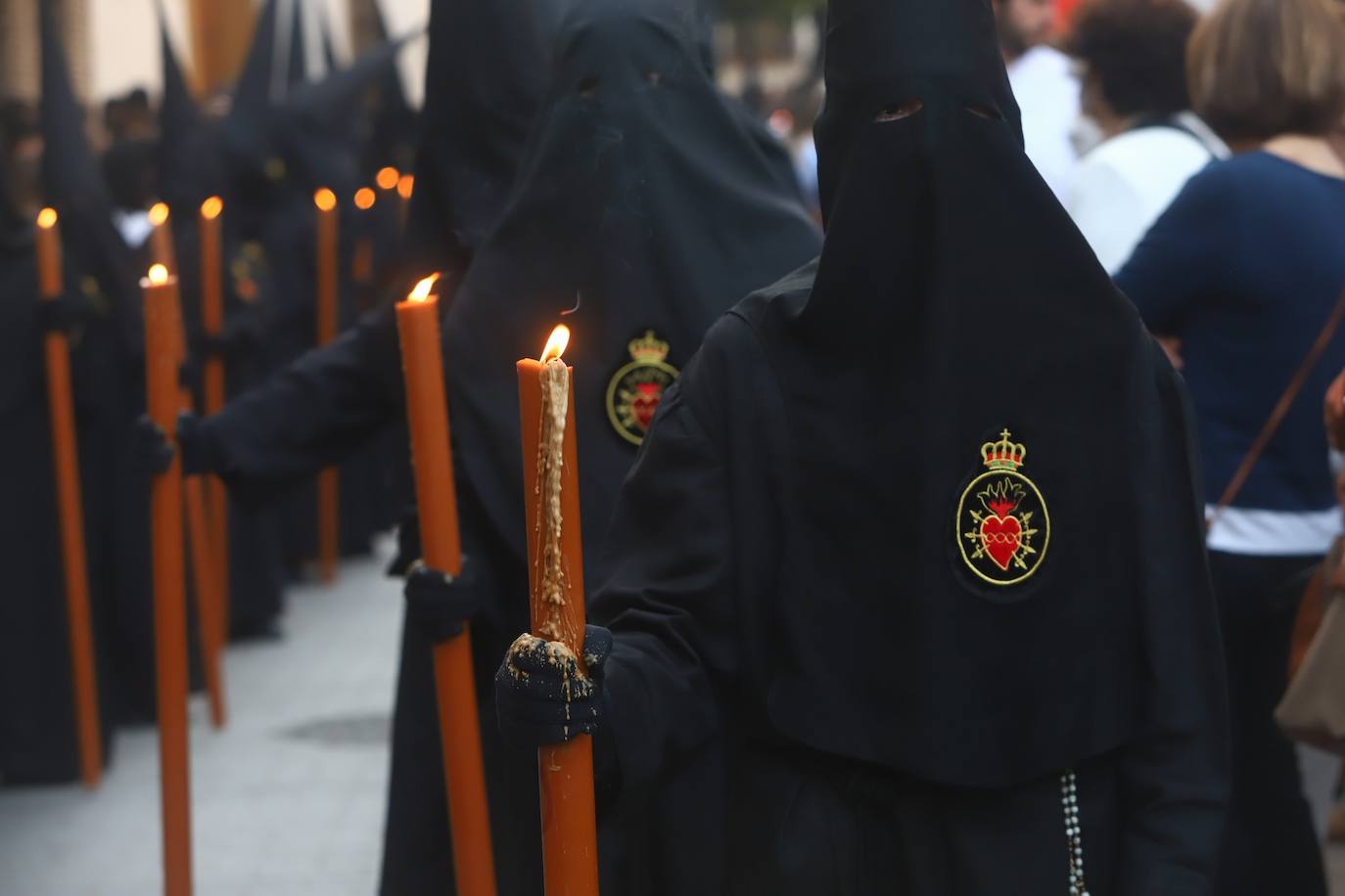 Viernes Santo | La devoción en la procesión de los Dolores, en imágenes