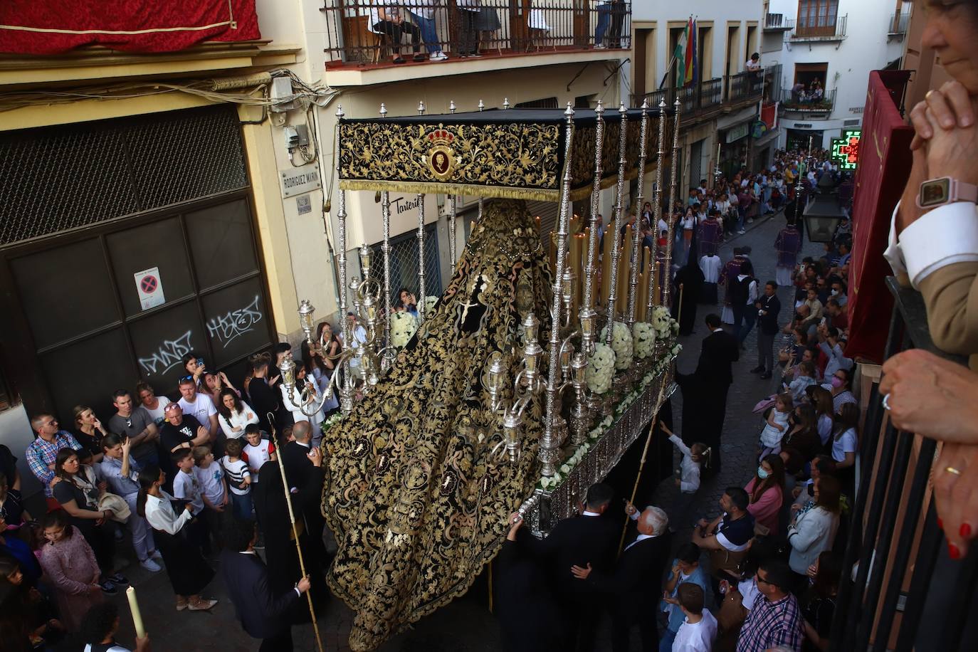 Viernes Santo | La devoción en la procesión de los Dolores, en imágenes