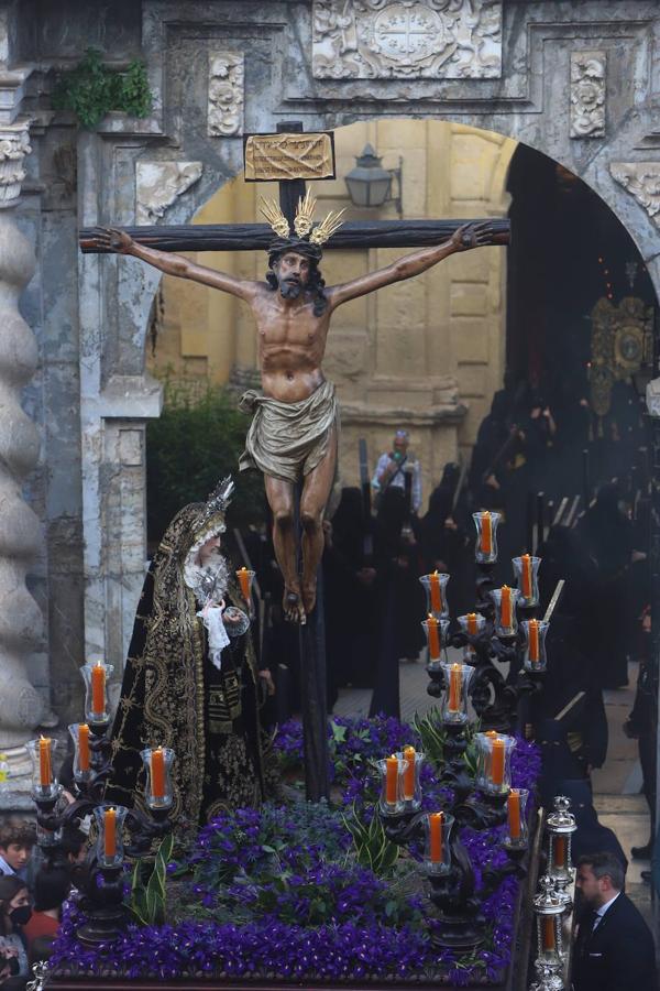 Viernes Santo | La hermosa procesión de la Expiración de Córdoba, en imágenes