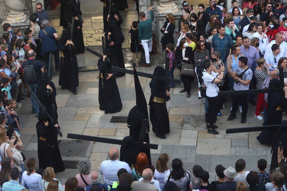 Viernes Santo | La hermosa procesión de la Expiración de Córdoba, en imágenes