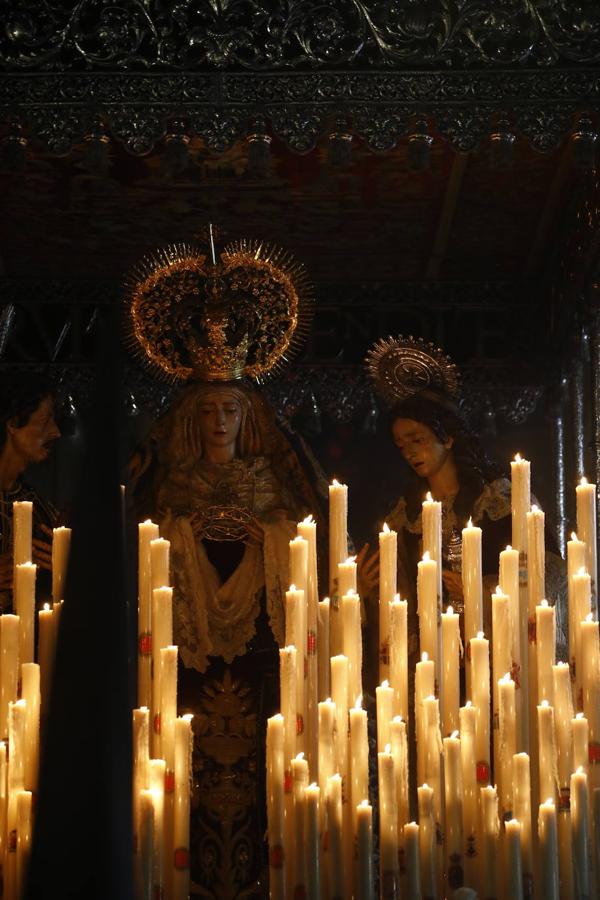 Viernes Santo | La solemne procesión del Santo Sepulcro de Córdoba, en imágenes