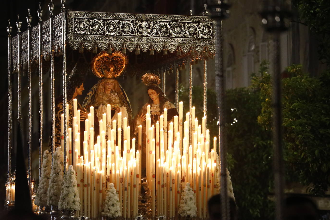 Viernes Santo | La solemne procesión del Santo Sepulcro de Córdoba, en imágenes