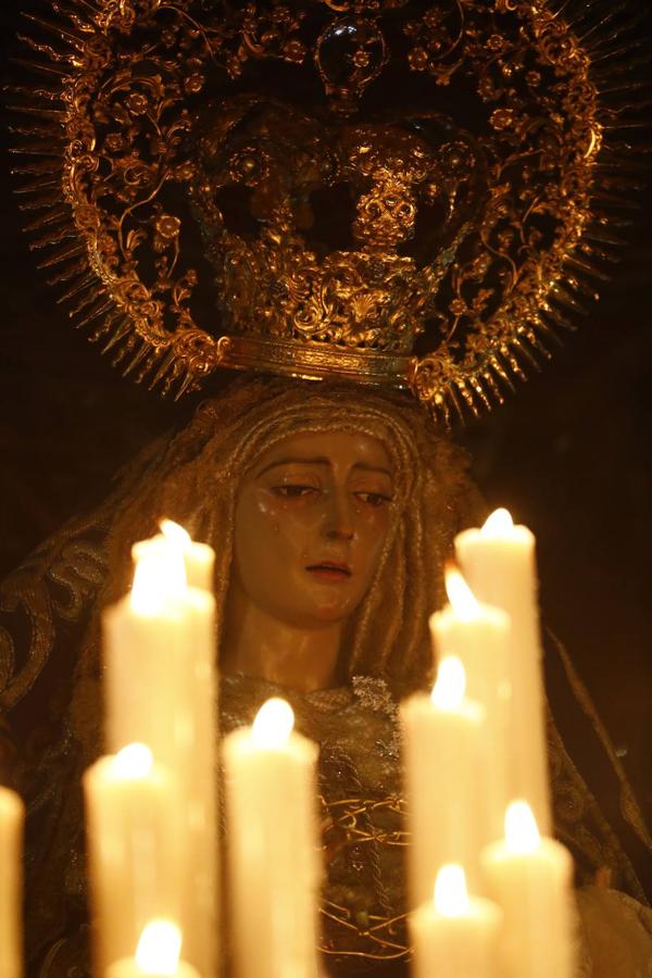 Viernes Santo | La solemne procesión del Santo Sepulcro de Córdoba, en imágenes