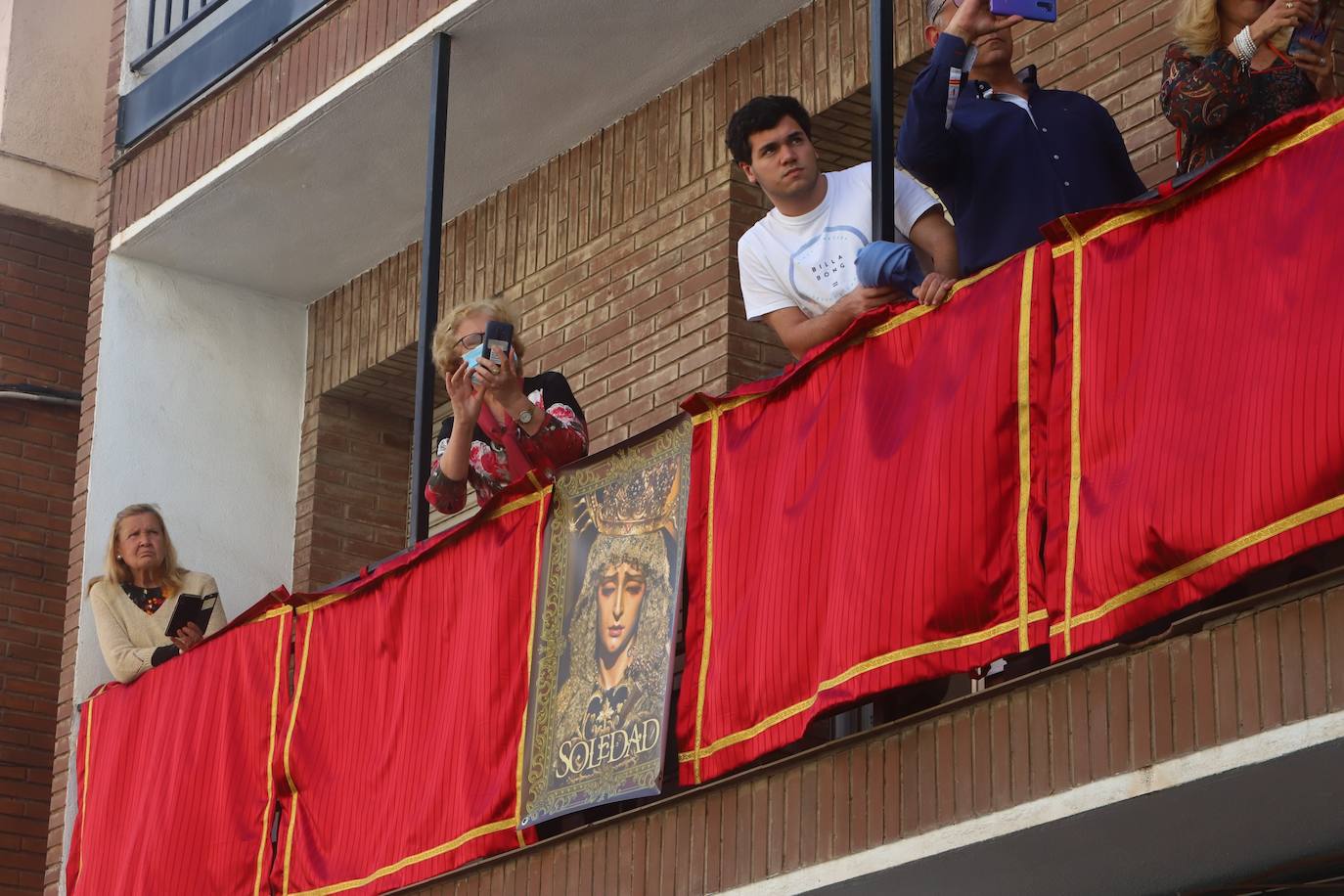 Viernes Santo | La vibrante procesión de la Soledad de Córdoba, en imágenes