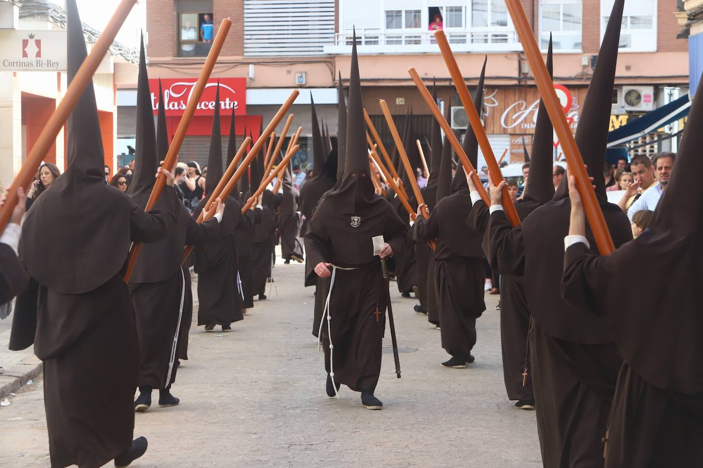 Viernes Santo | La vibrante procesión de la Soledad de Córdoba, en imágenes