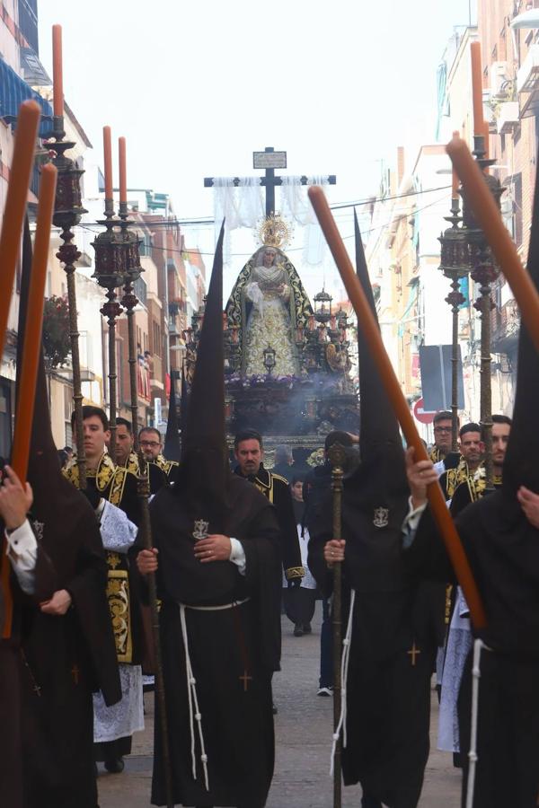 Viernes Santo | La vibrante procesión de la Soledad de Córdoba, en imágenes