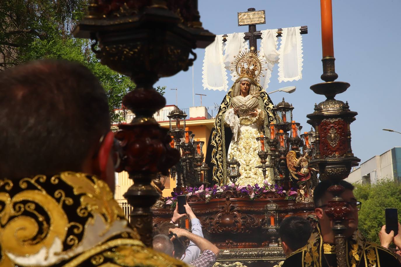 Viernes Santo | La vibrante procesión de la Soledad de Córdoba, en imágenes