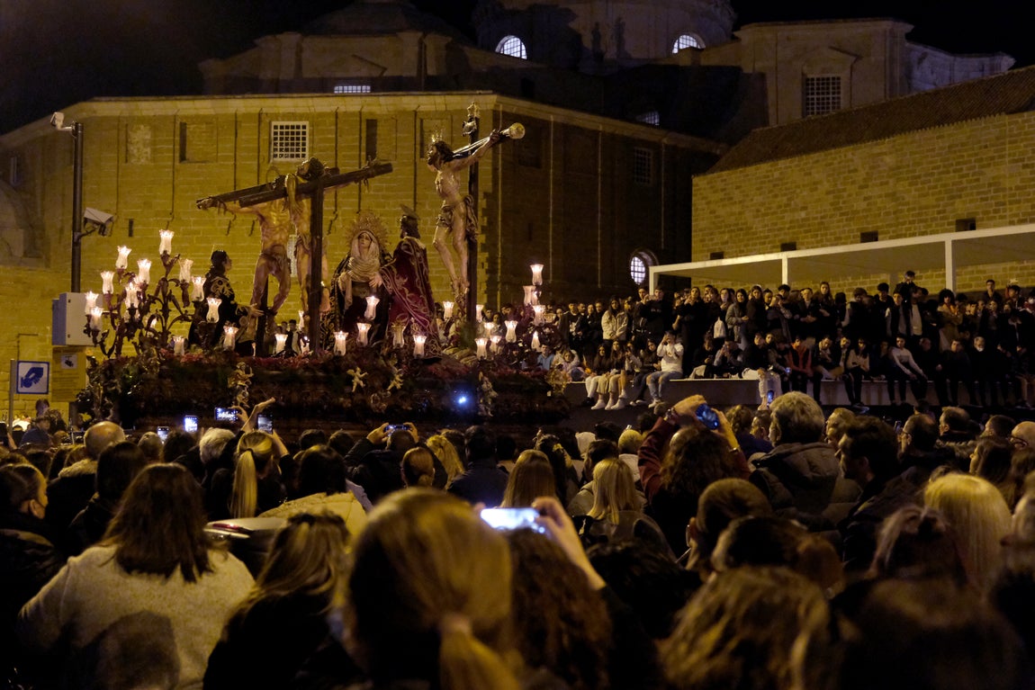 Fotos: El Perdón, esta Madrugada en la Semana Santa de Cádiz 2022