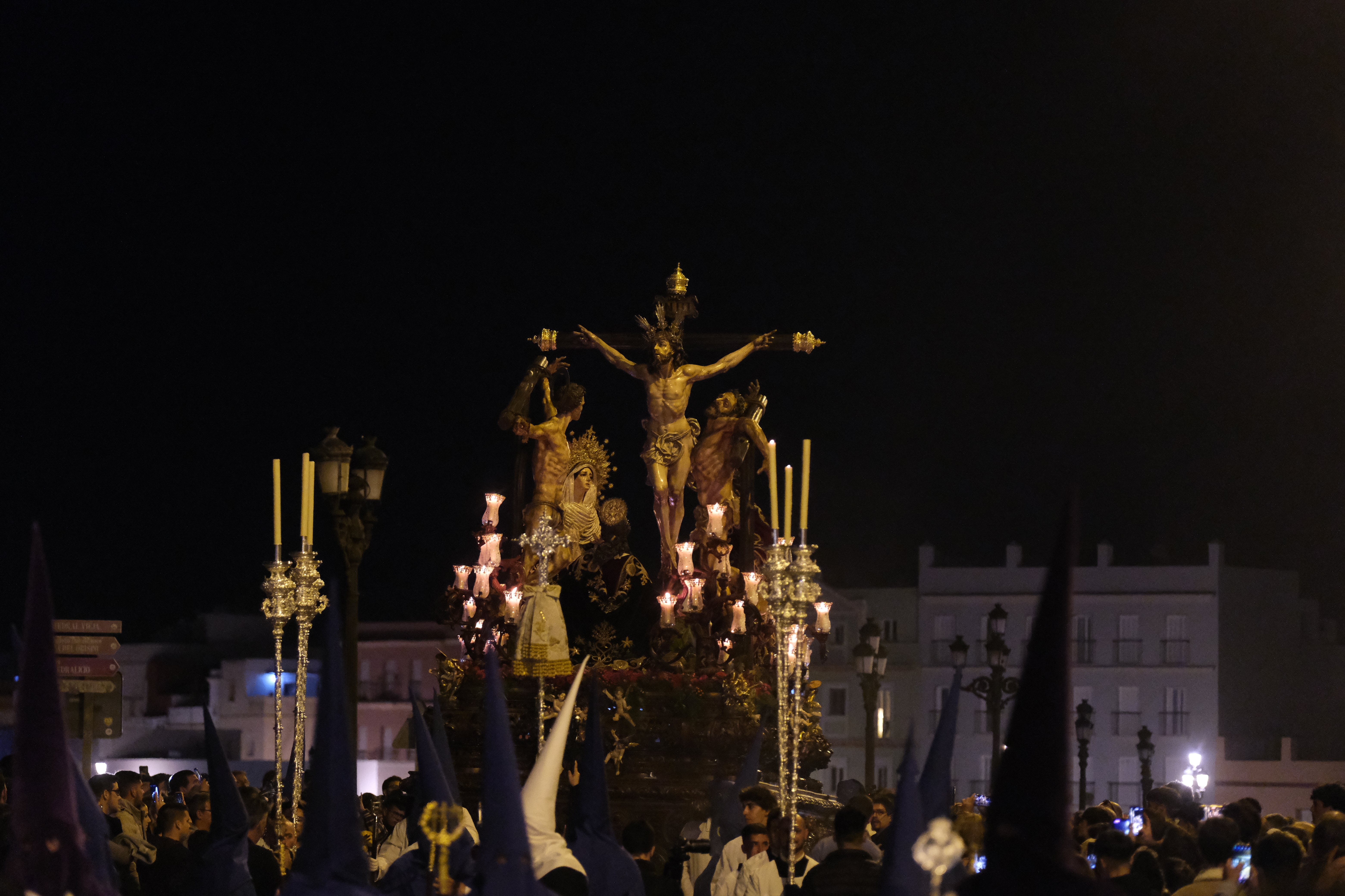 Fotos: El Perdón, esta Madrugada en la Semana Santa de Cádiz 2022