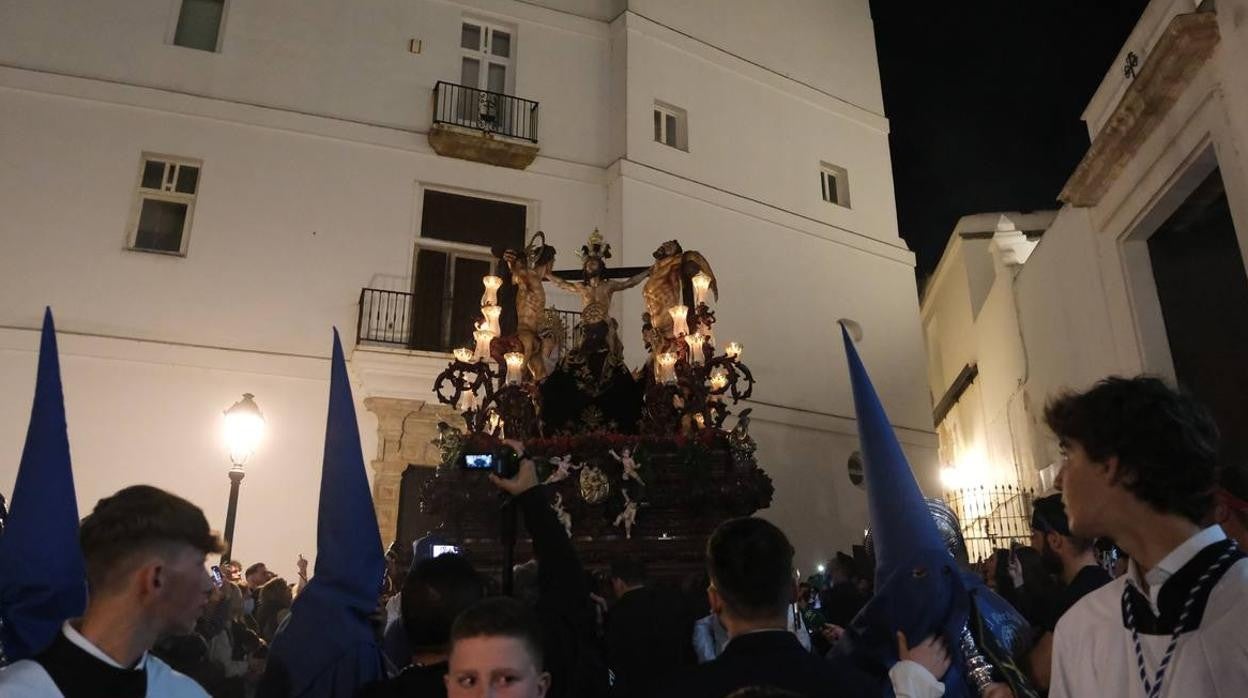 Fotos: El Perdón, esta Madrugada en la Semana Santa de Cádiz 2022