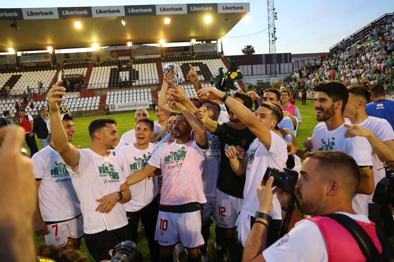 La fiesta del ascenso del Córdoba CF en Mérida, en imágenes