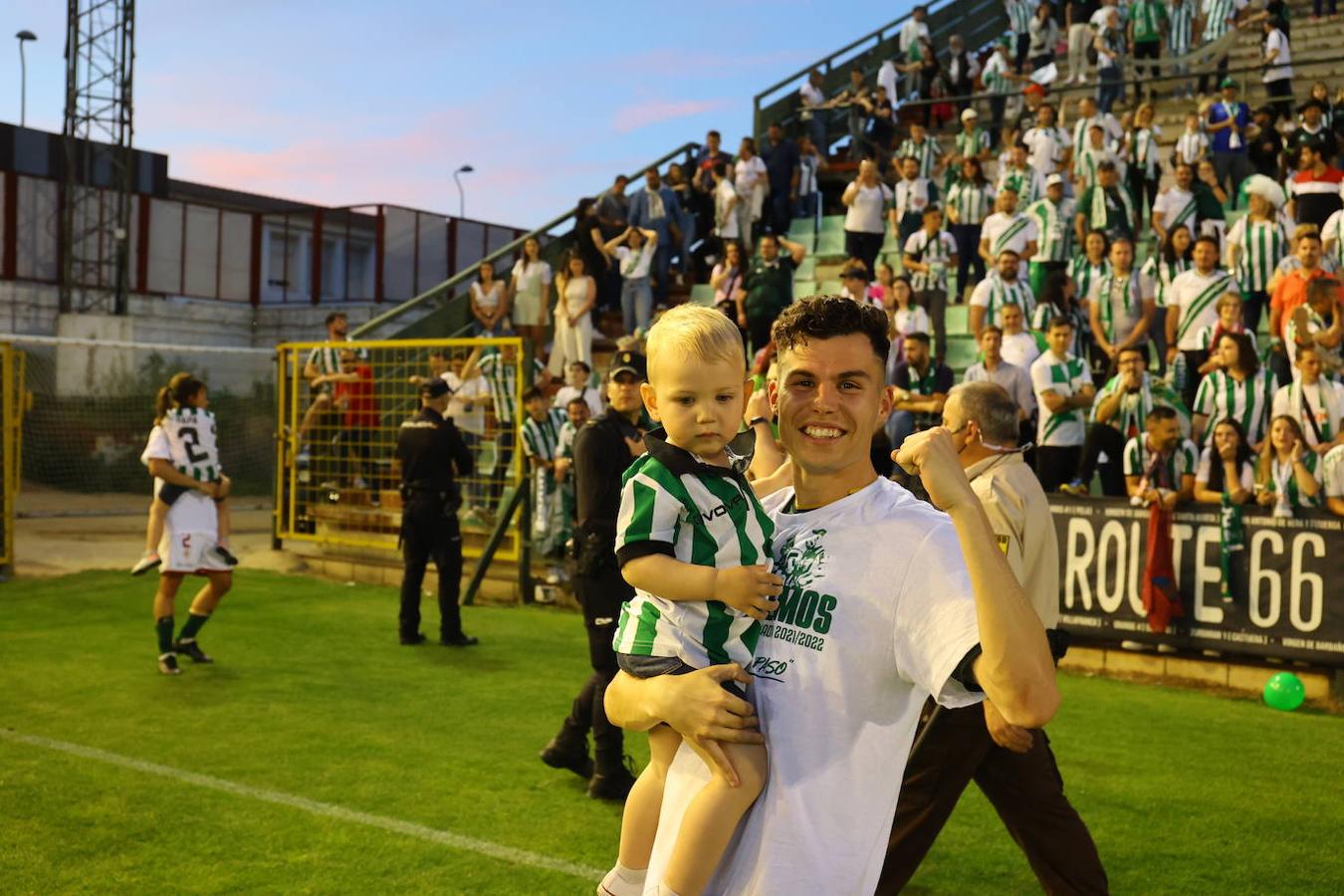 La fiesta del ascenso del Córdoba CF en Mérida, en imágenes