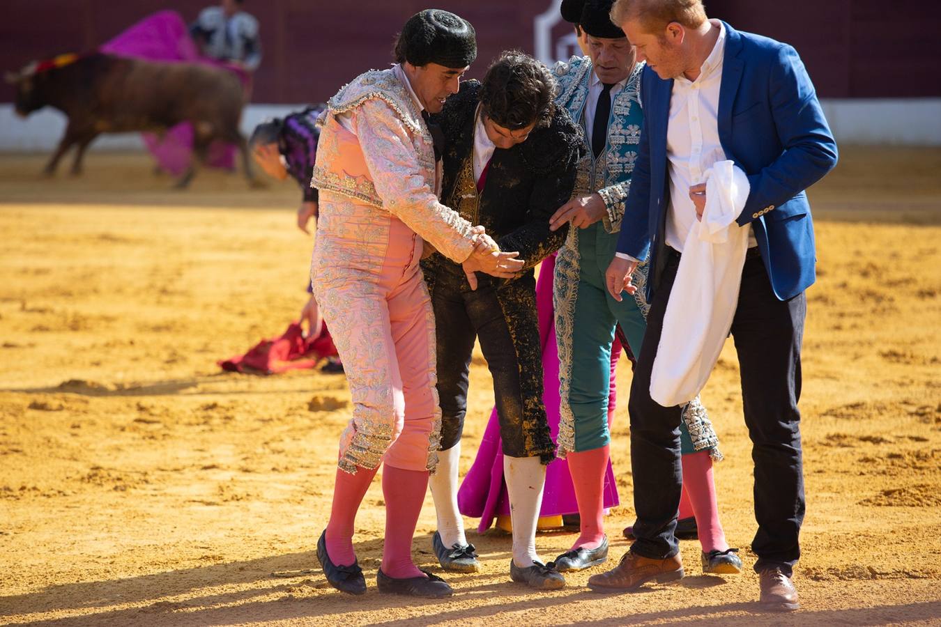 Cogida a Morante de la Puebla en la plaza de toros de La línea de la Concepción. SERGIO RODRÍGUEZ