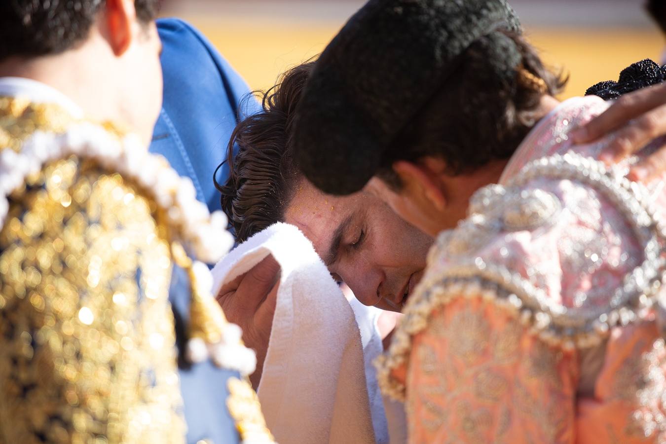 Cogida a Morante de la Puebla en la plaza de toros de La línea de la Concepción. SERGIO RODRÍGUEZ