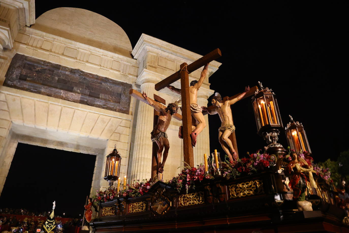 En imágenes, el histórico estreno de la Conversión en la carrera oficial de la Semana Santa de Córdoba