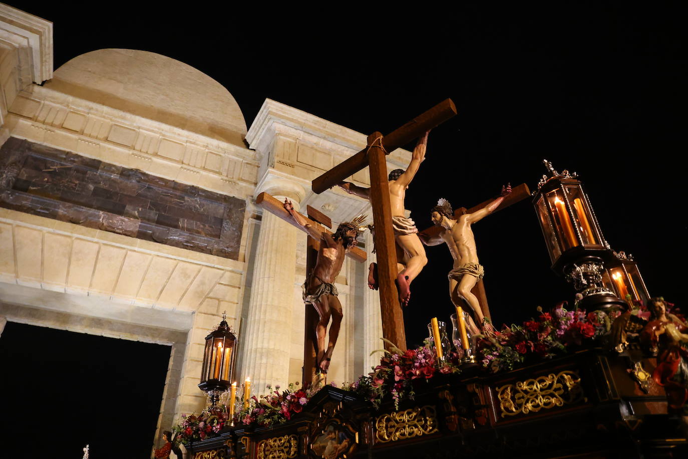 En imágenes, el histórico estreno de la Conversión en la carrera oficial de la Semana Santa de Córdoba