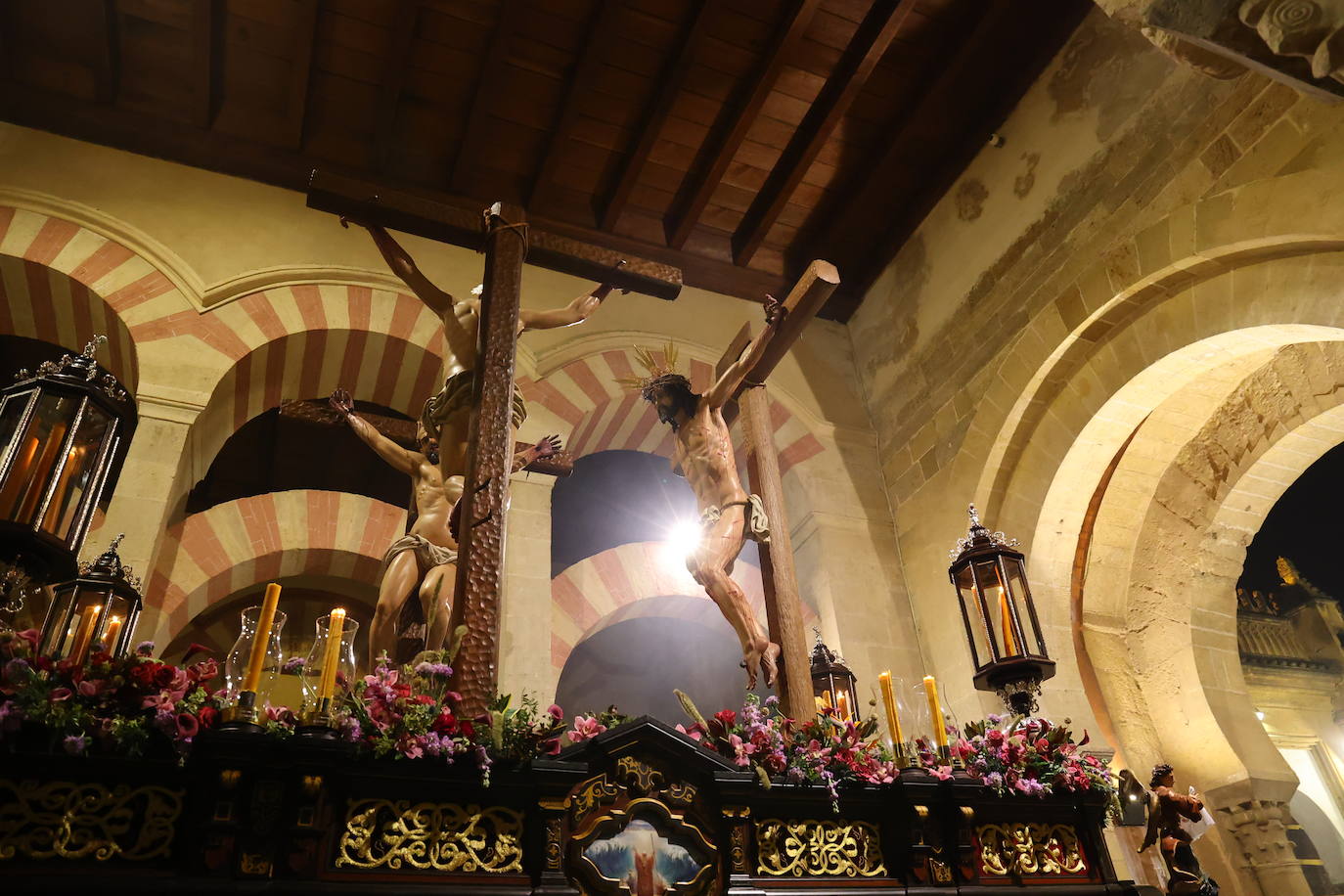 En imágenes, el histórico estreno de la Conversión en la carrera oficial de la Semana Santa de Córdoba