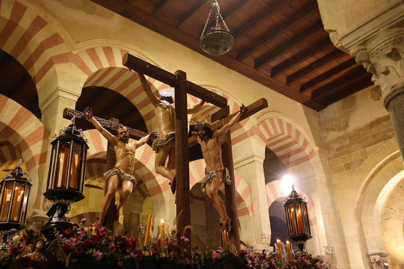 En imágenes, el histórico estreno de la Conversión en la carrera oficial de la Semana Santa de Córdoba