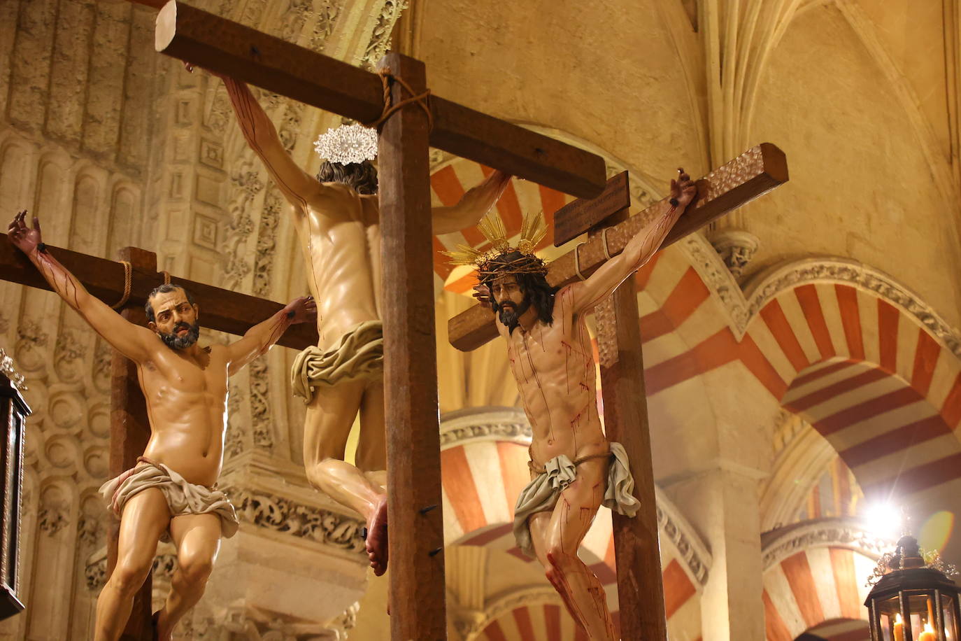 En imágenes, el histórico estreno de la Conversión en la carrera oficial de la Semana Santa de Córdoba