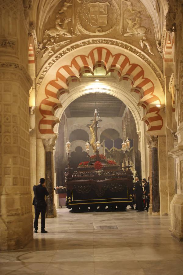 En imágenes, la Virgen de los Dolores en la Catedral de Córdoba el Viernes Santo