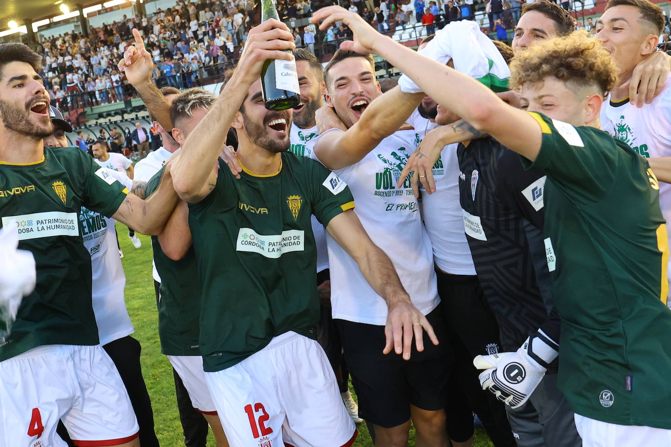 La fiesta del ascenso del Córdoba CF en Mérida, en imágenes