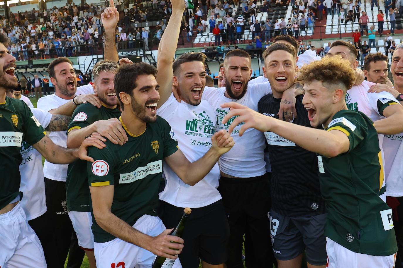 La fiesta del ascenso del Córdoba CF en Mérida, en imágenes