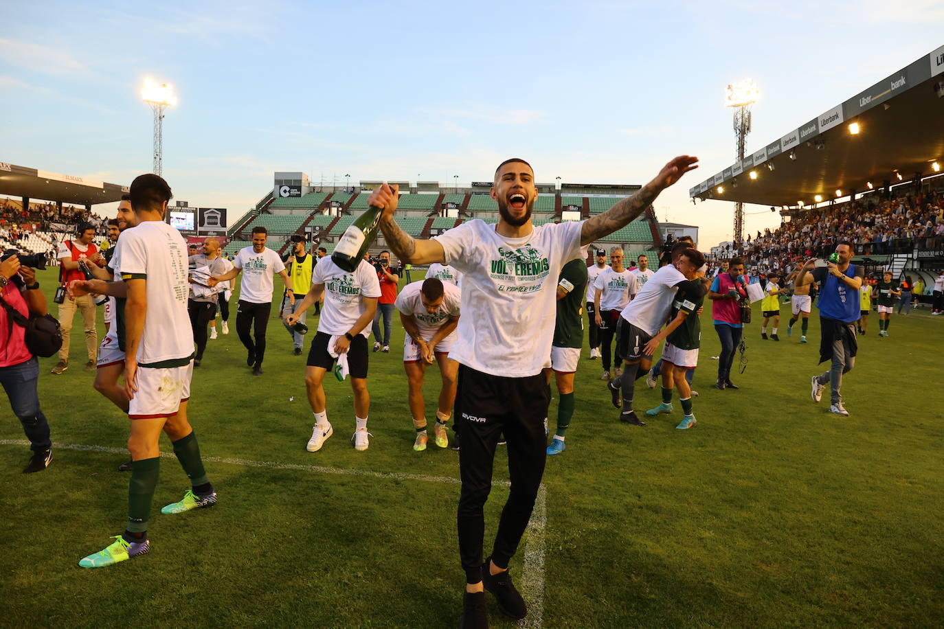 La fiesta del ascenso del Córdoba CF en Mérida, en imágenes