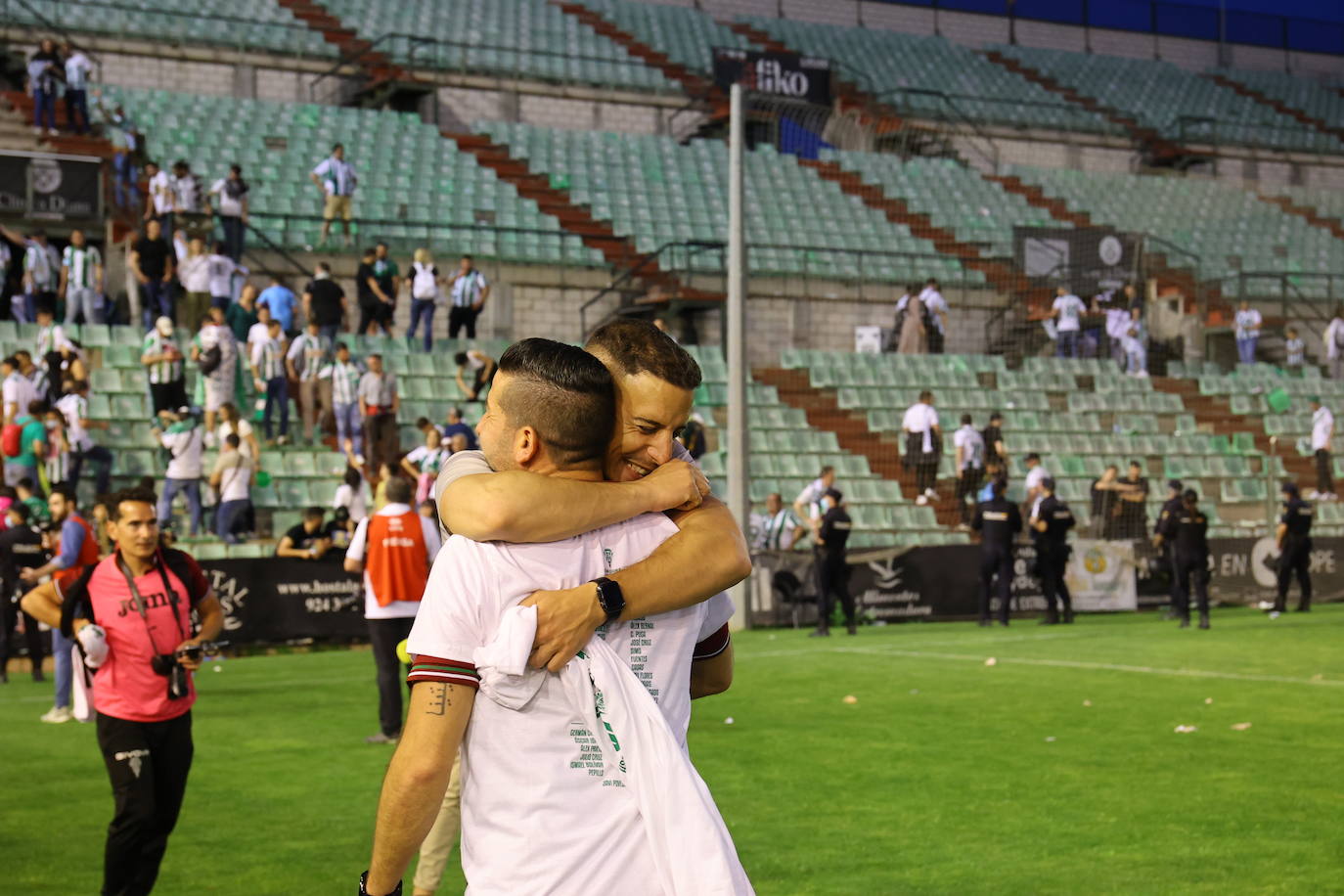 La fiesta del ascenso del Córdoba CF en Mérida, en imágenes