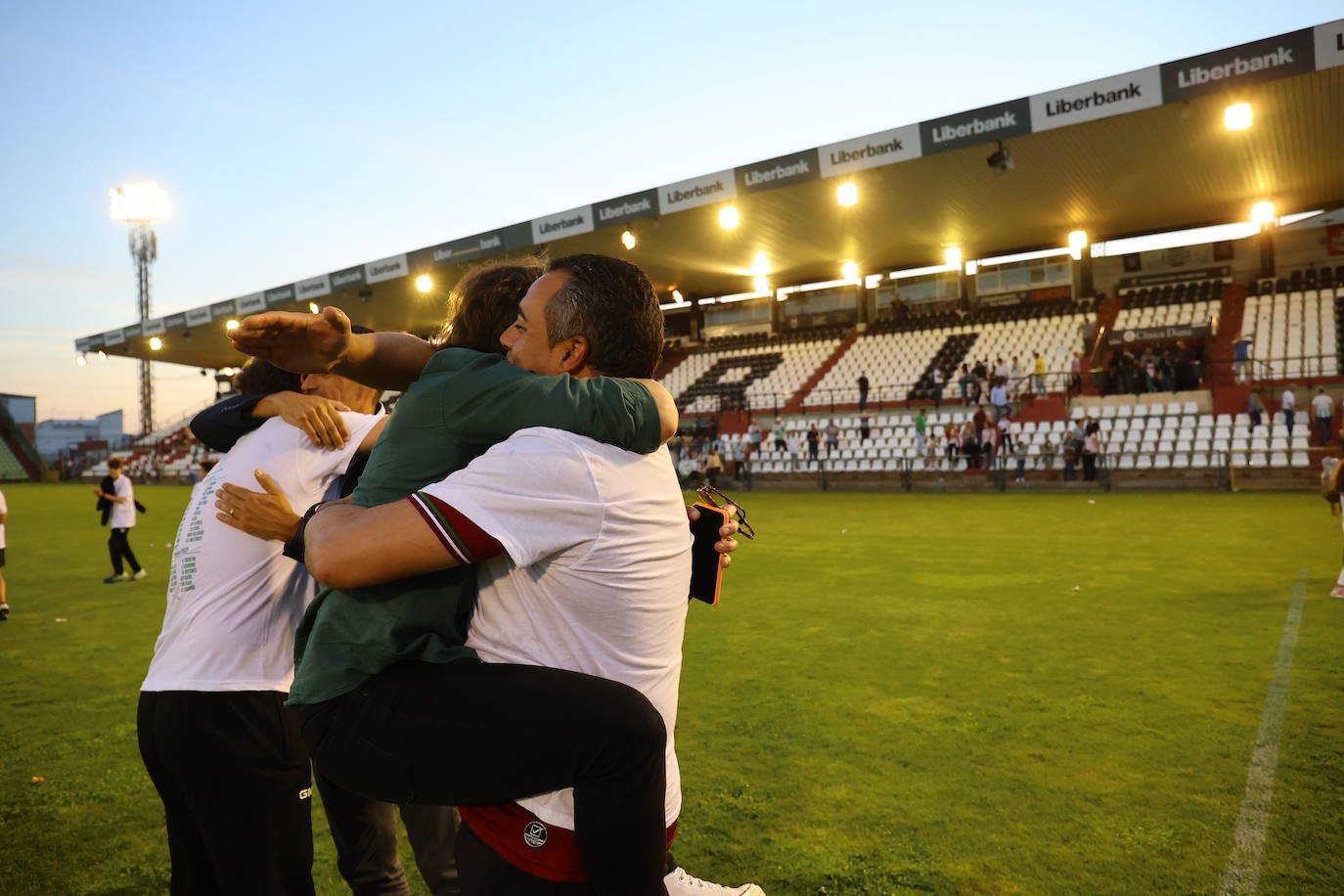 La fiesta del ascenso del Córdoba CF en Mérida, en imágenes