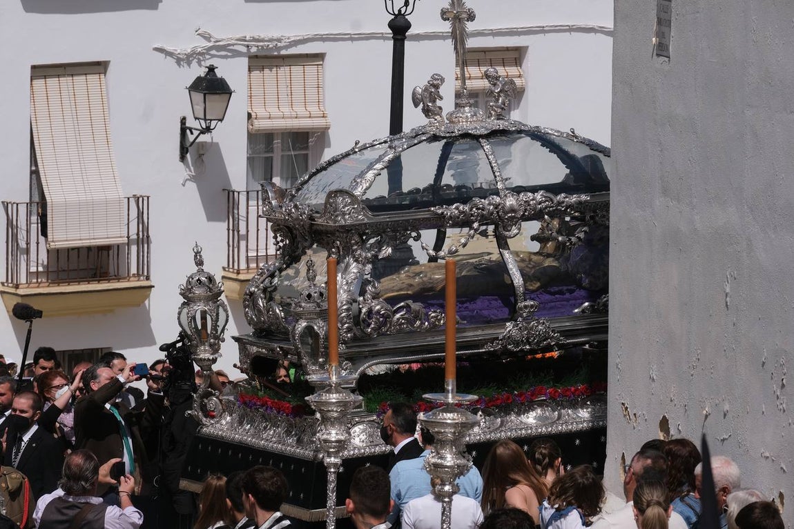 Fotos: Accidentado Sábado Santo para el Santo Entierro en Cádiz