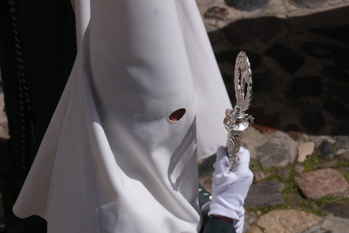 Fotos: Accidentado Sábado Santo para el Santo Entierro en Cádiz