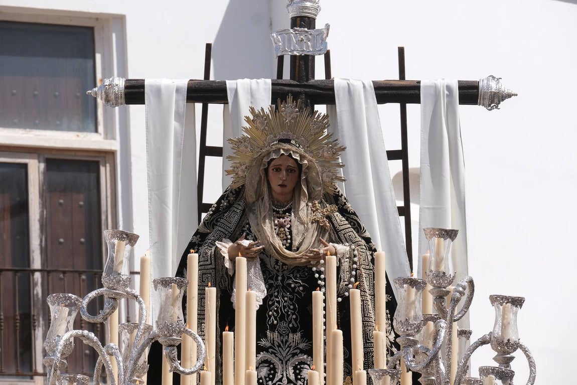 Fotos: Accidentado Sábado Santo para el Santo Entierro en Cádiz