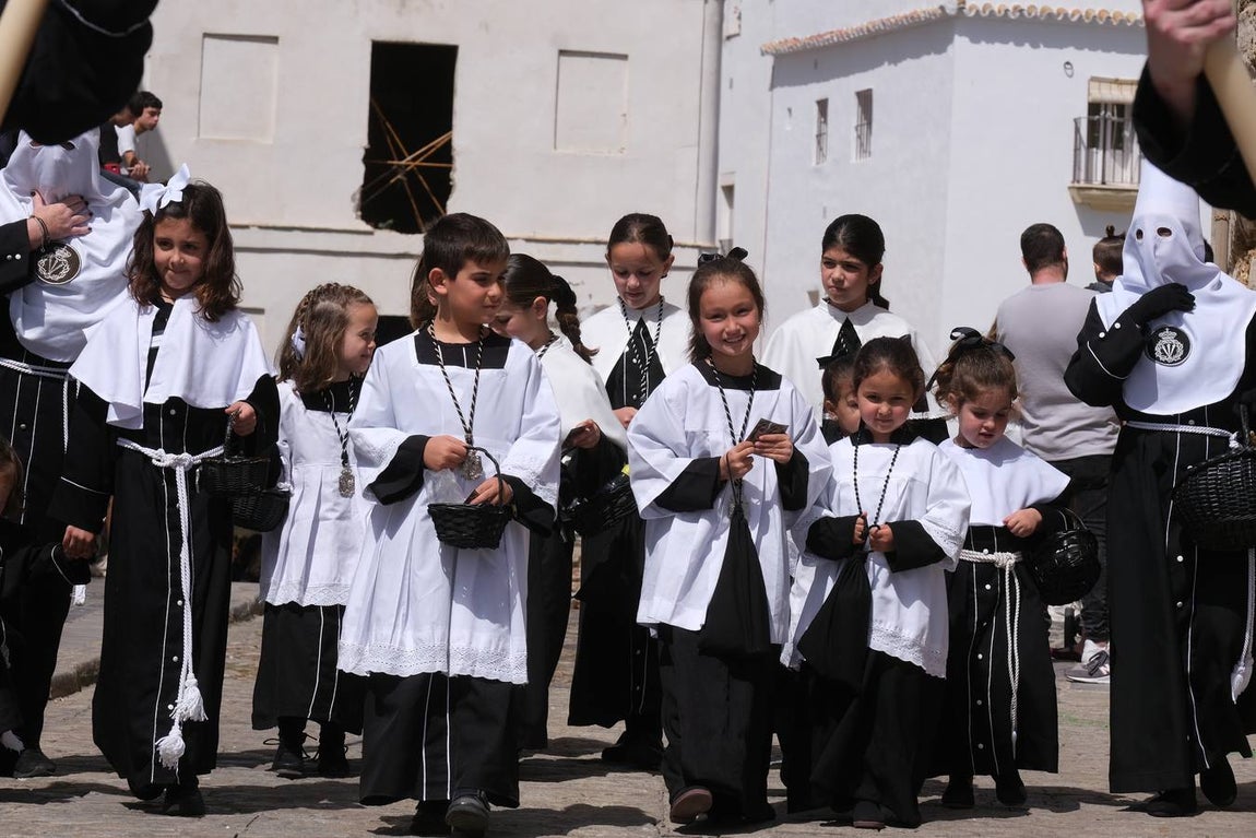 Fotos: Accidentado Sábado Santo para el Santo Entierro en Cádiz
