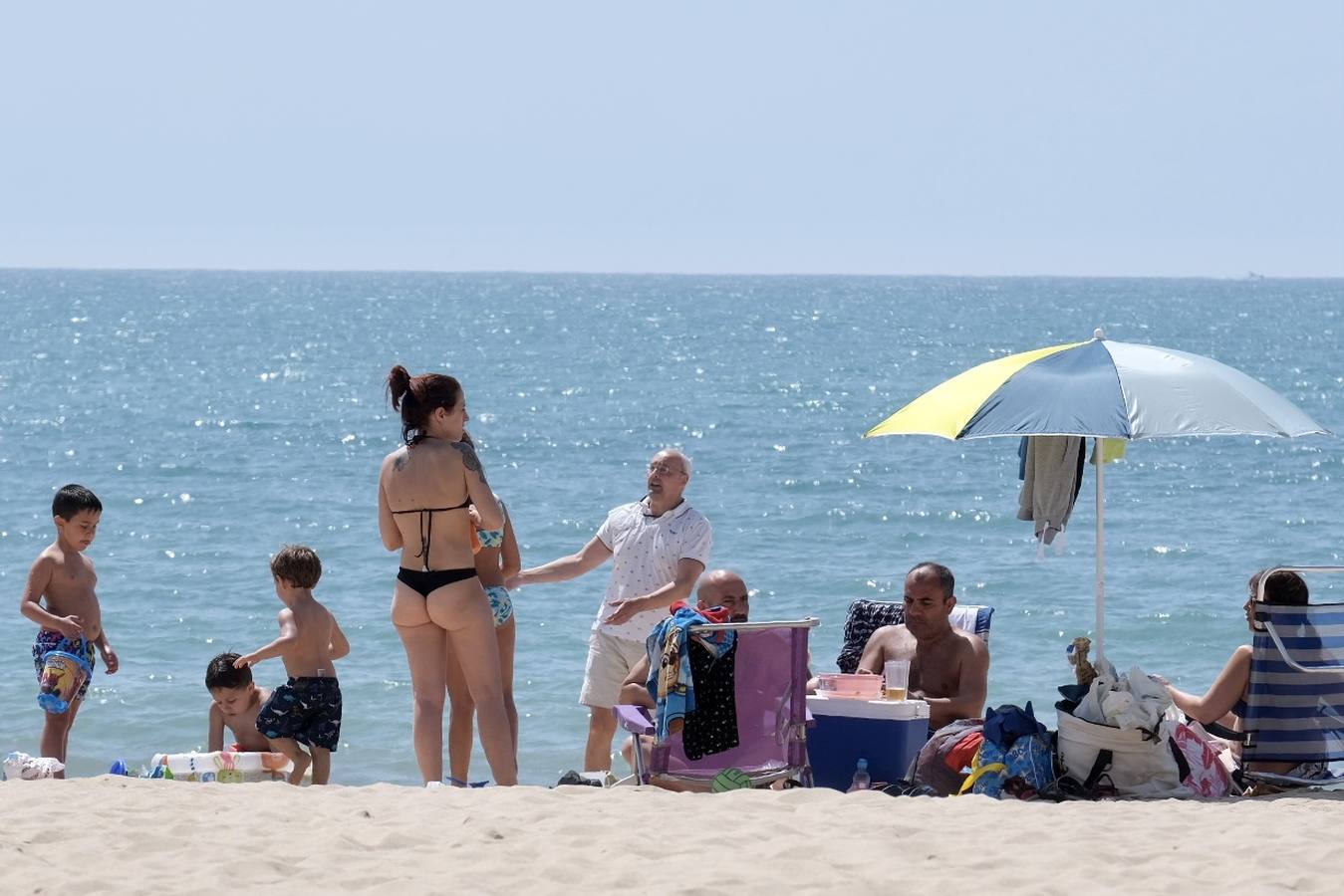 Fotos: Espléndido fin de semana de playa y terrazas en Cádiz