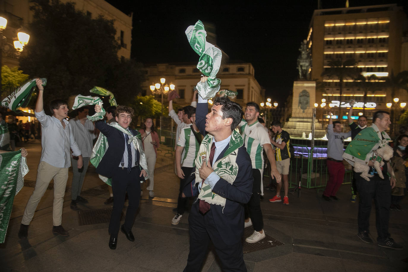 La fiesta del ascenso del Córdoba CF en las Tendillas, en imágenes