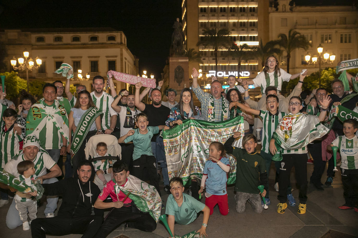 La fiesta del ascenso del Córdoba CF en las Tendillas, en imágenes