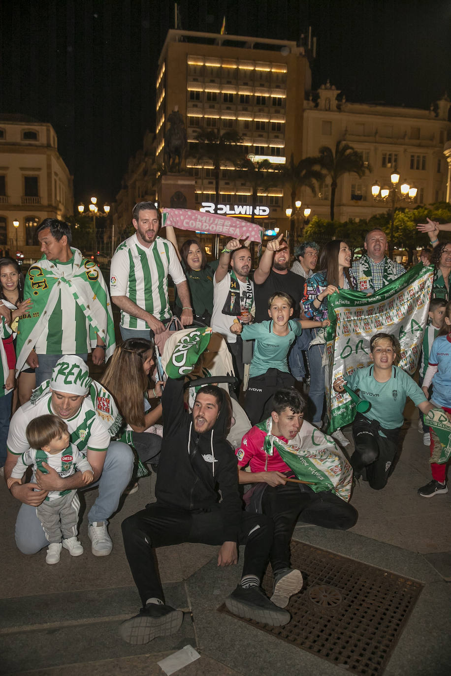 La fiesta del ascenso del Córdoba CF en las Tendillas, en imágenes