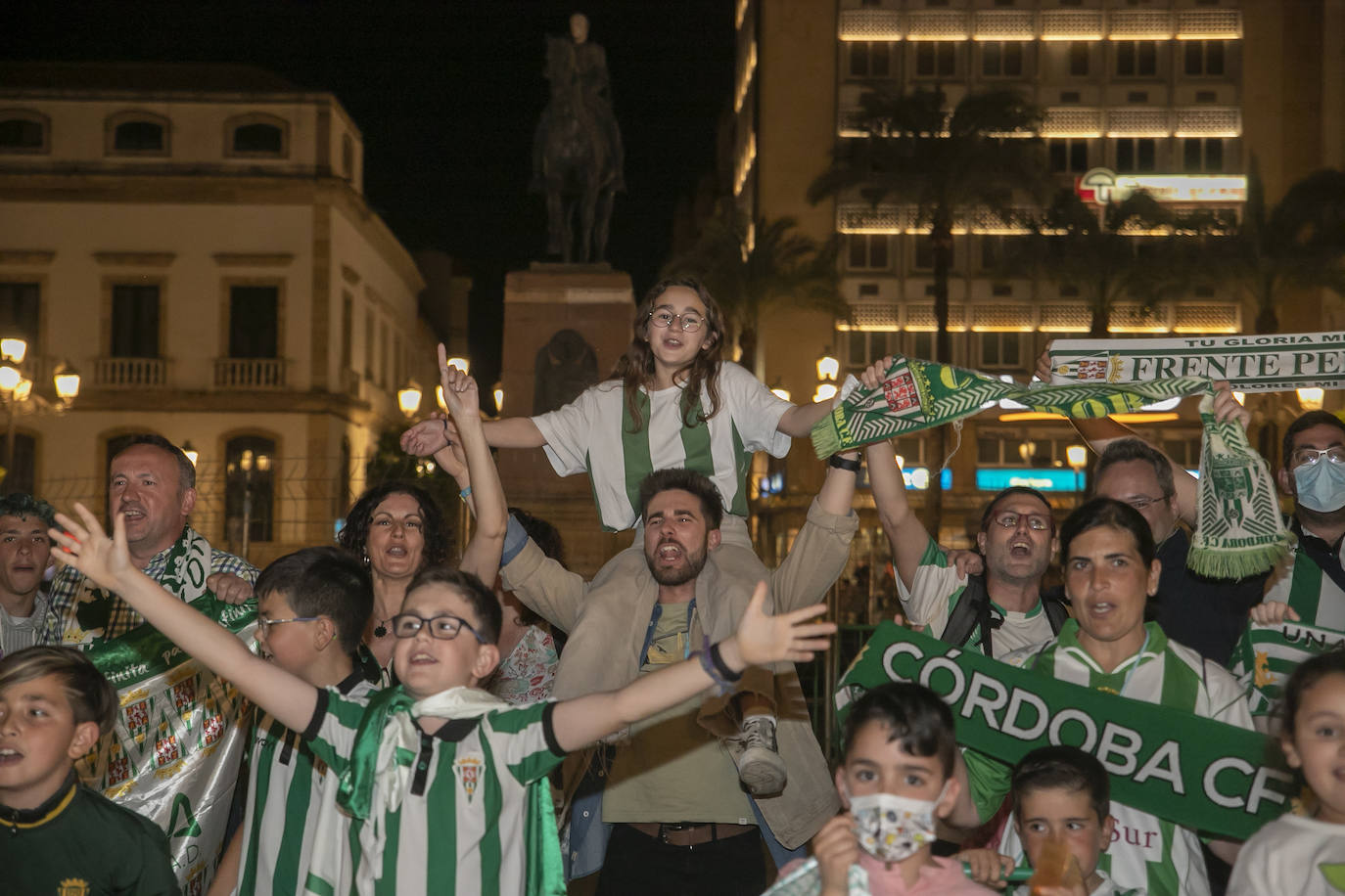 La fiesta del ascenso del Córdoba CF en las Tendillas, en imágenes