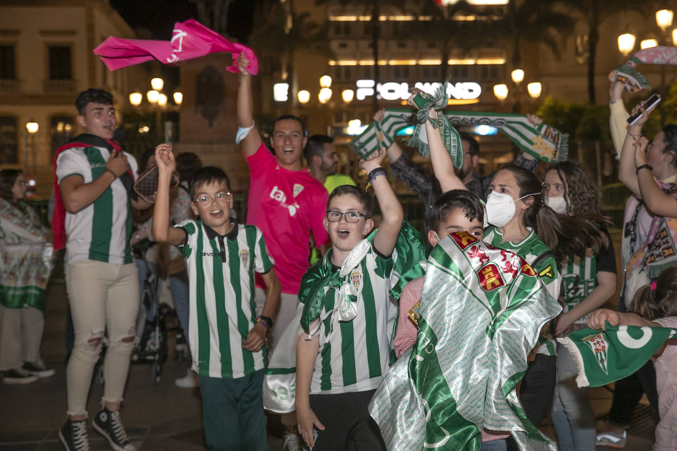 La fiesta del ascenso del Córdoba CF en las Tendillas, en imágenes