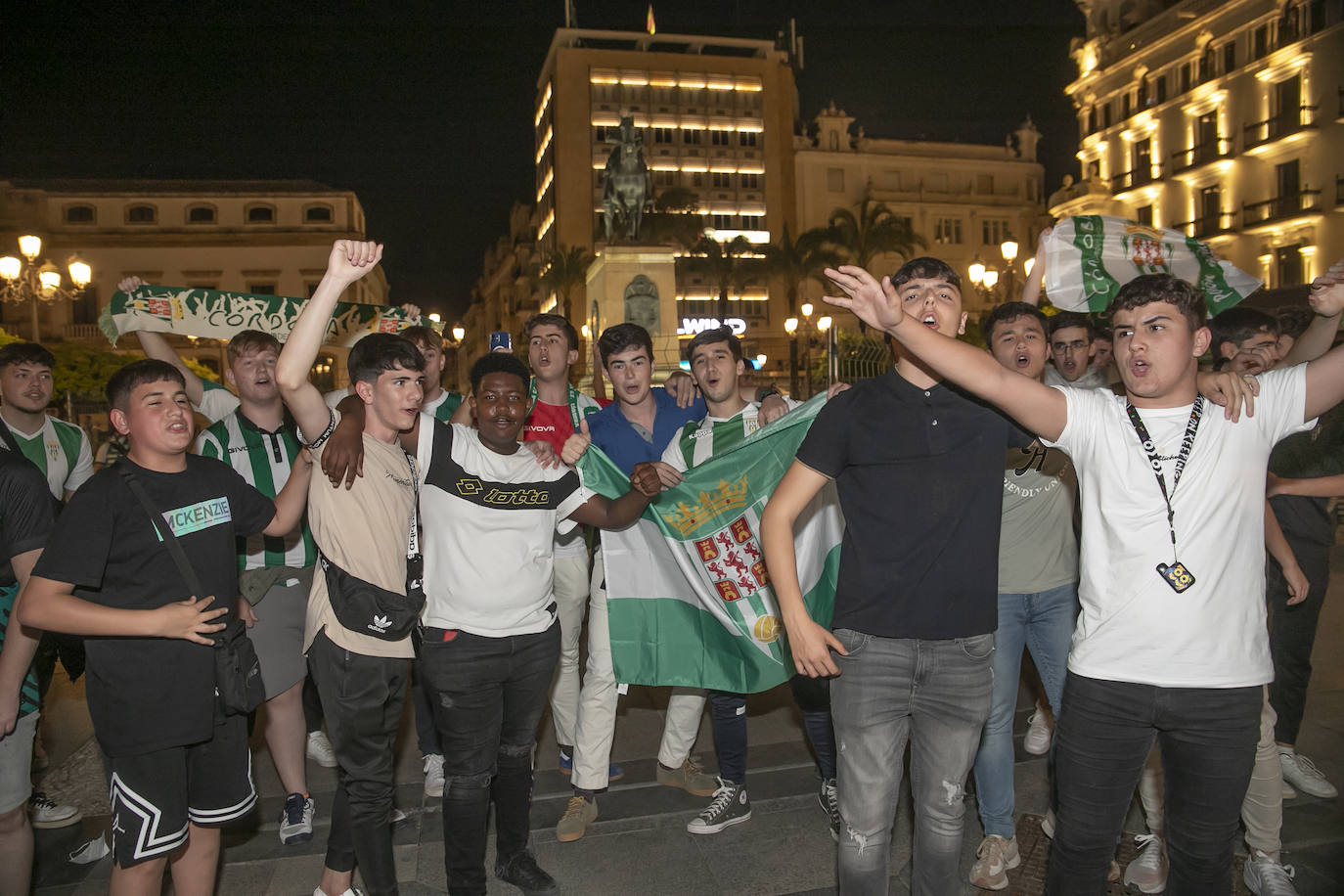 La fiesta del ascenso del Córdoba CF en las Tendillas, en imágenes