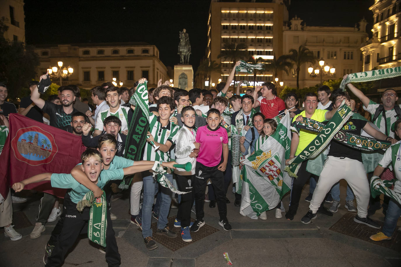 La fiesta del ascenso del Córdoba CF en las Tendillas, en imágenes