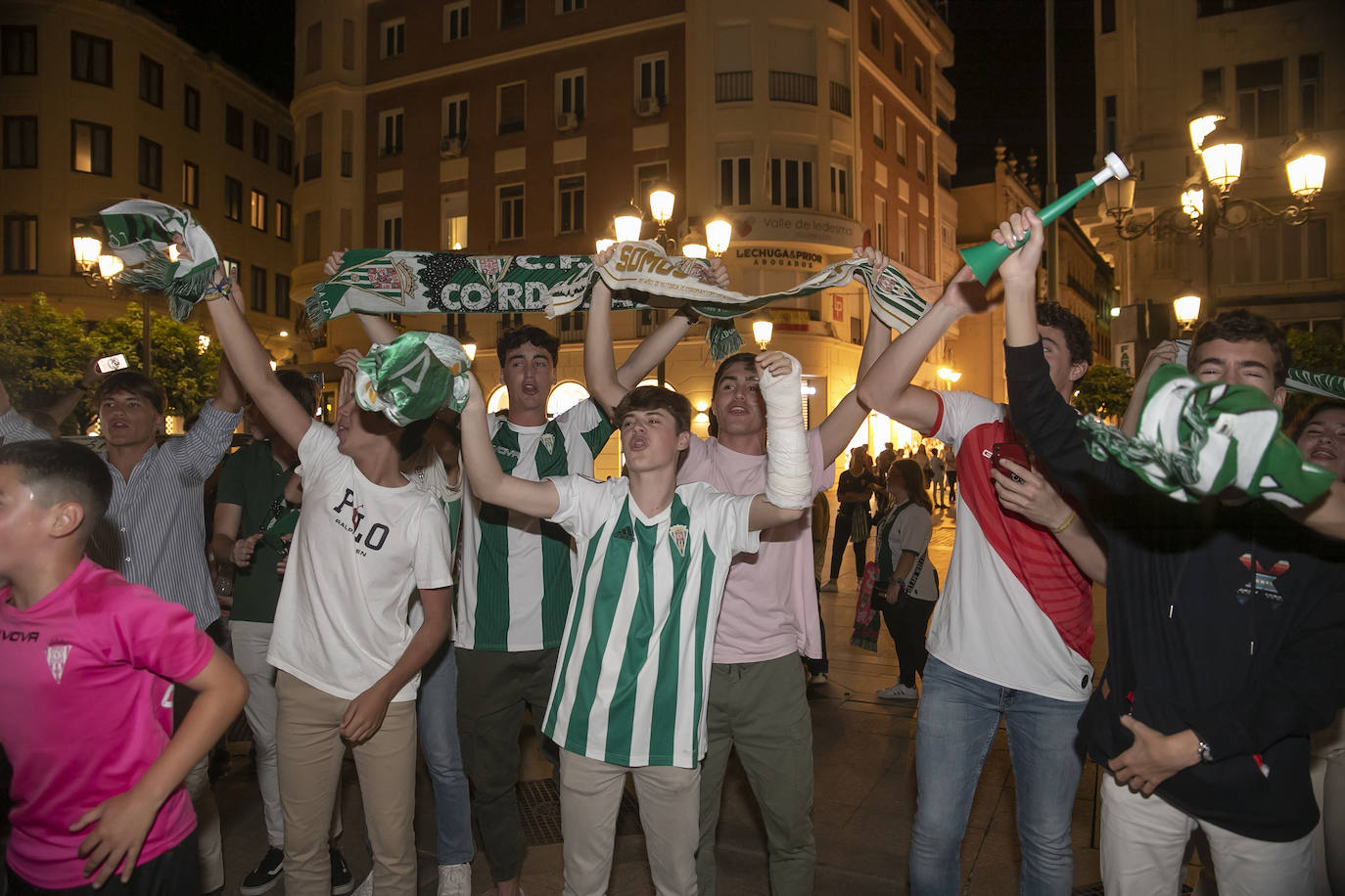 La fiesta del ascenso del Córdoba CF en las Tendillas, en imágenes