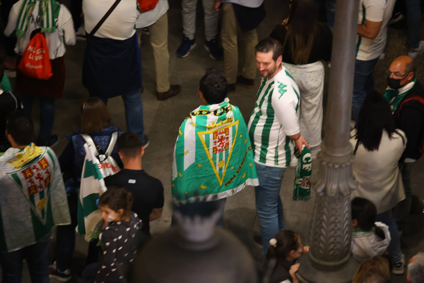 La celebración de los jugadores del Córdoba CF en Las Tendillas, en imágenes