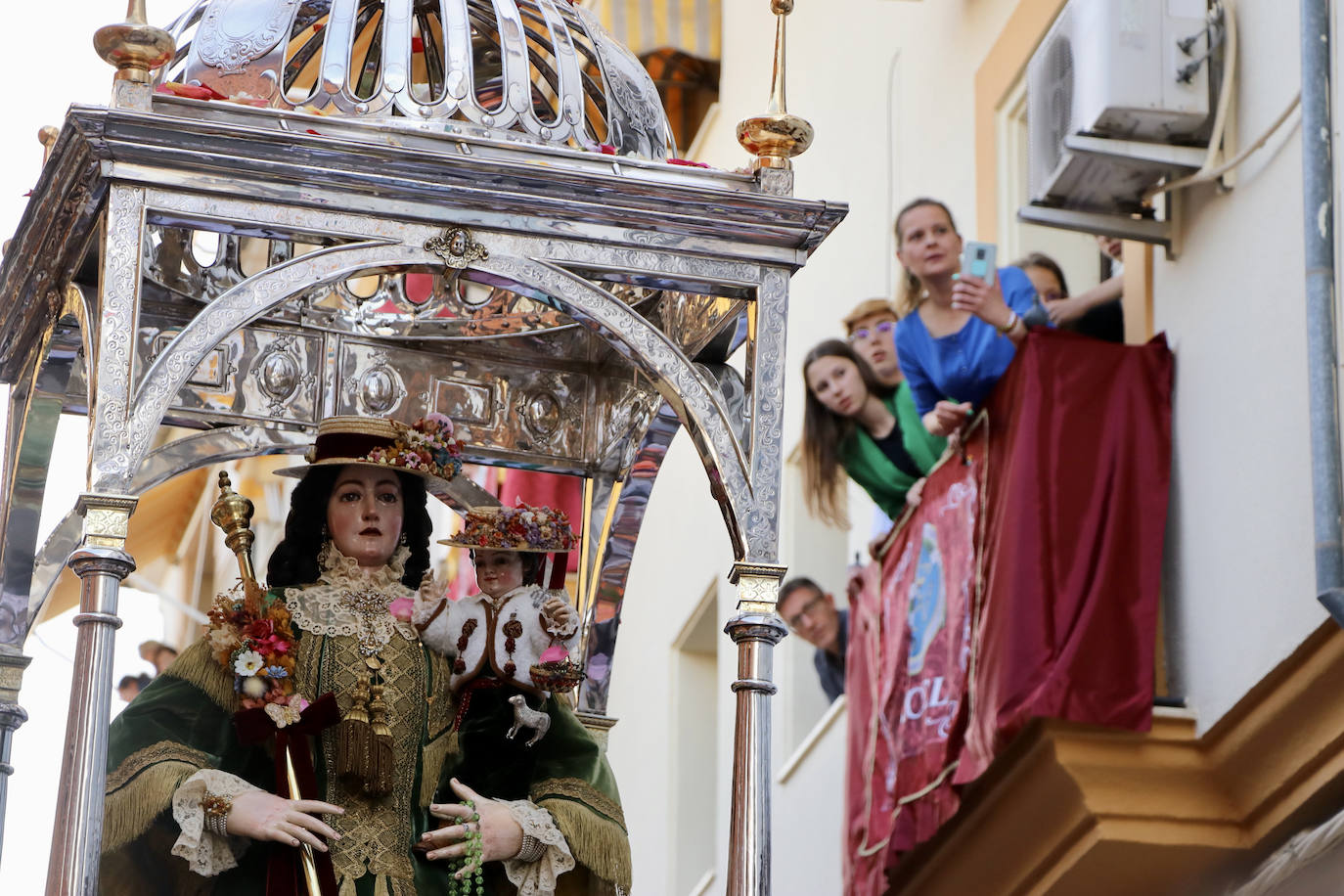 La multitudinaria romería de Bajada de la Virgen de Araceli a Lucena, en imágenes