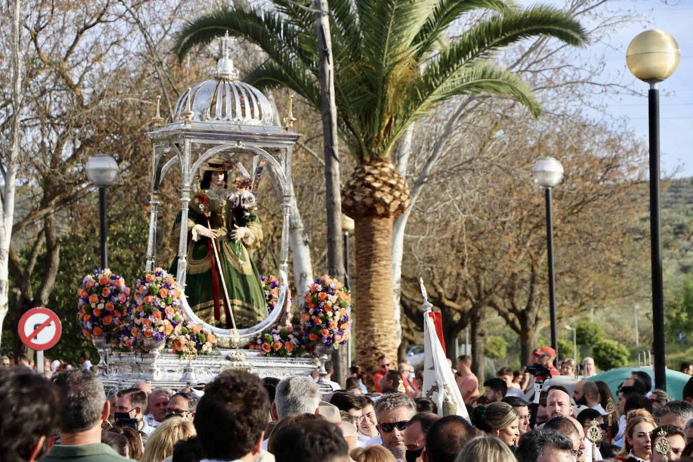 La multitudinaria romería de Bajada de la Virgen de Araceli a Lucena, en imágenes