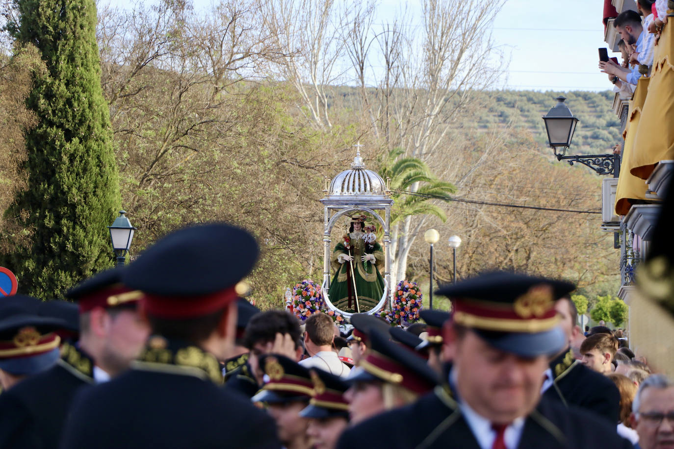 La multitudinaria romería de Bajada de la Virgen de Araceli a Lucena, en imágenes