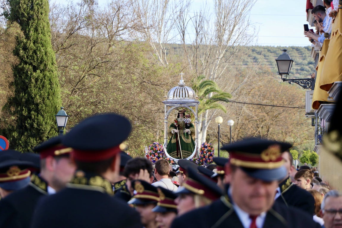 La multitudinaria romería de Bajada de la Virgen de Araceli a Lucena, en imágenes