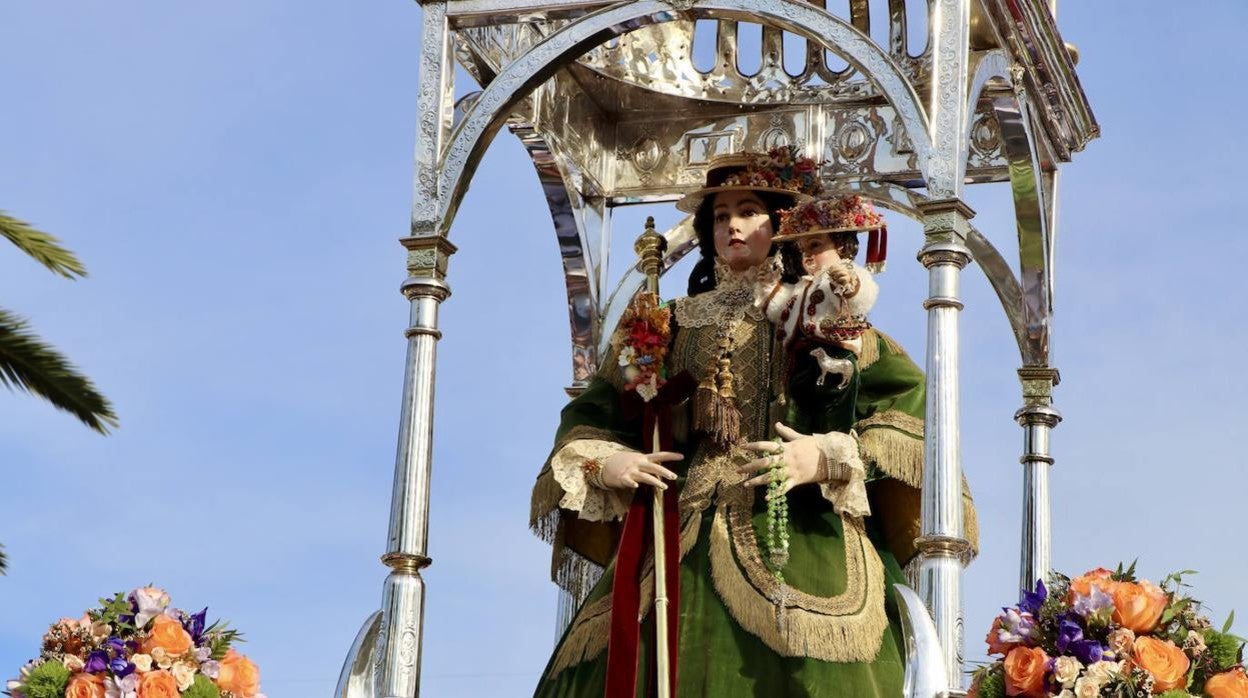 La multitudinaria romería de Bajada de la Virgen de Araceli a Lucena, en imágenes