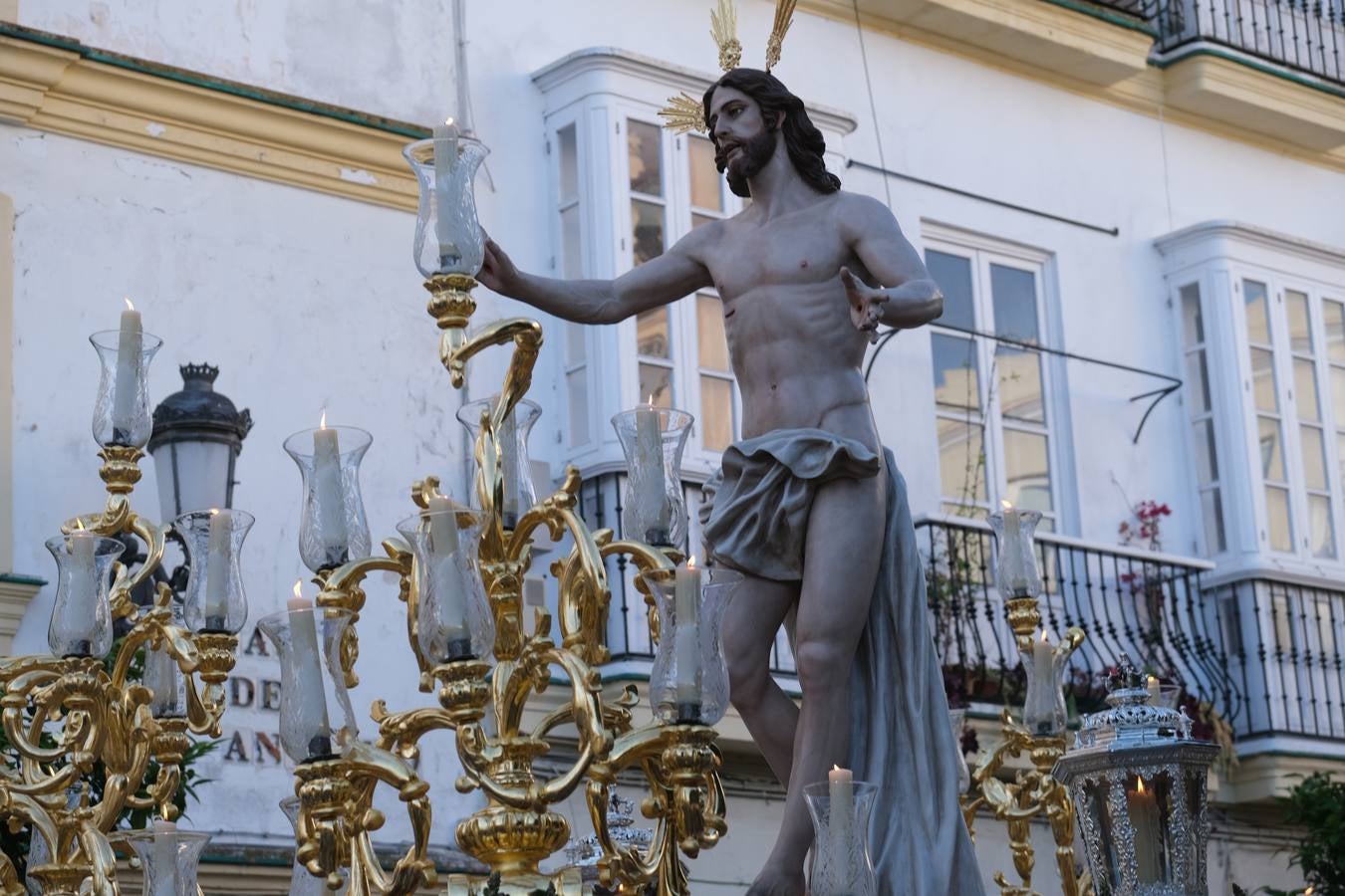 Fotos: El Resucitado recorre las calles de Cádiz en la Semana Santa 2022