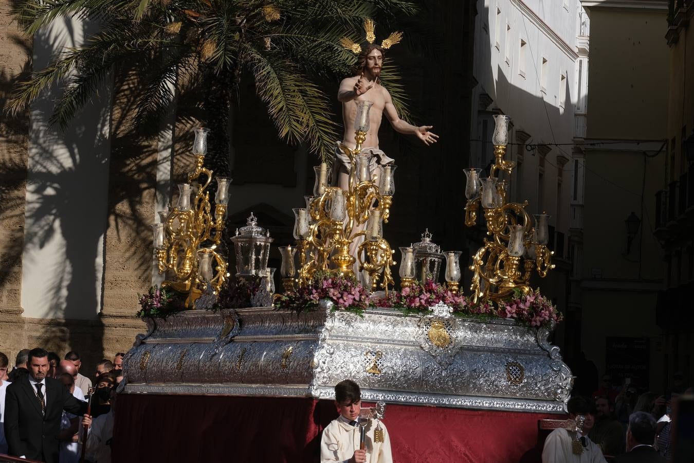 Fotos: El Resucitado recorre las calles de Cádiz en la Semana Santa 2022